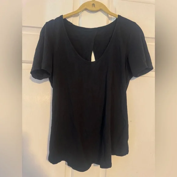 LULULEMON Black “Find Your Twist” Back Twist Short Sleeve Shirt - Picture 5 of 11